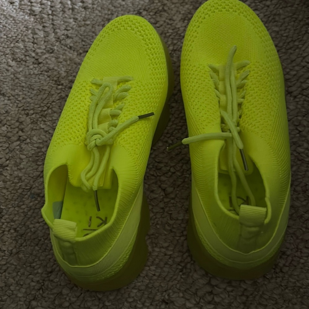 Yoki tennis shoes size 9